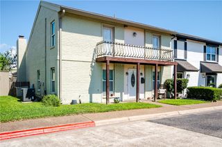 11 Rock Creek Dr, Corpus Christi, TX 78412