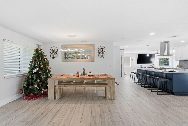 5450 SW 18th St, Plantation, FL 33317