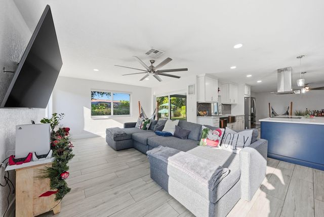 5450 SW 18th St, Plantation, FL 33317