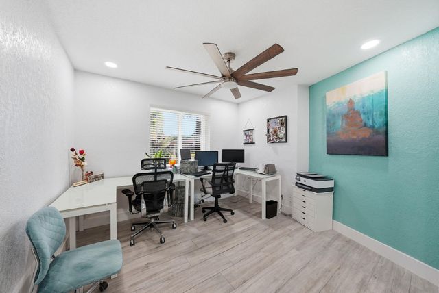 5450 SW 18th St, Plantation, FL 33317