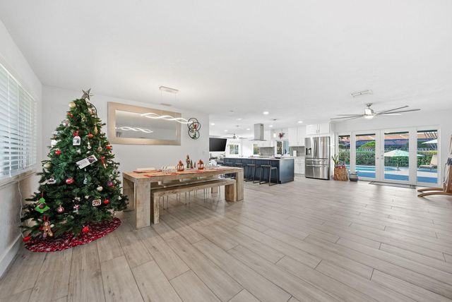 5450 SW 18th St, Plantation, FL 33317