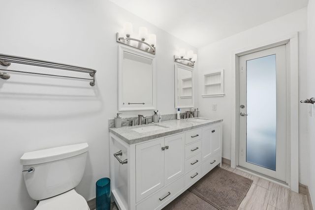 5450 SW 18th St, Plantation, FL 33317