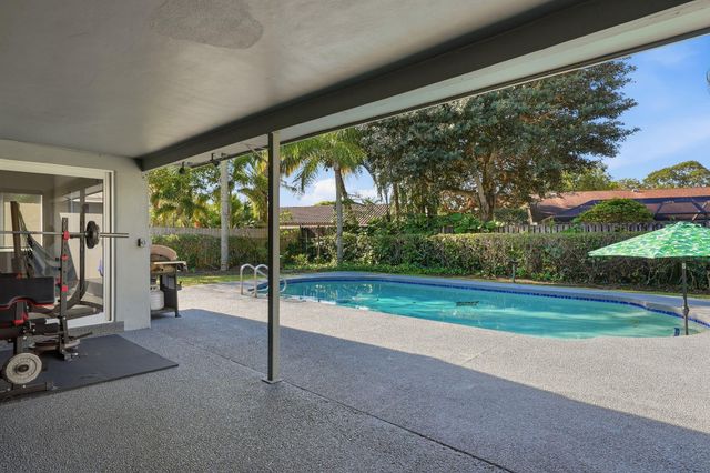 5450 SW 18th St, Plantation, FL 33317