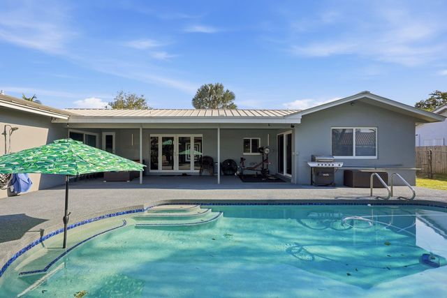 5450 SW 18th St, Plantation, FL 33317