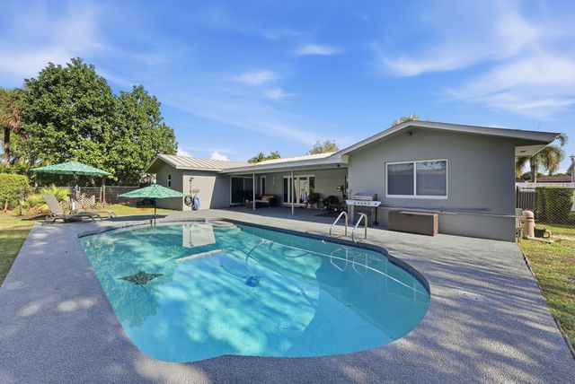 5450 SW 18th St, Plantation, FL 33317