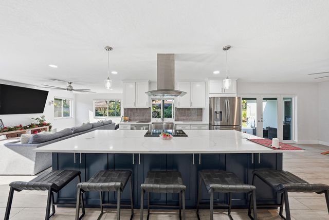 5450 SW 18th St, Plantation, FL 33317