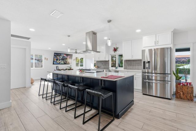 5450 SW 18th St, Plantation, FL 33317