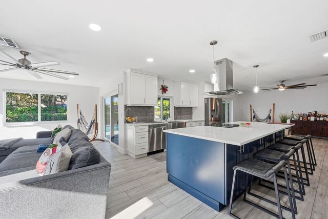 5450 SW 18th St, Plantation, FL 33317