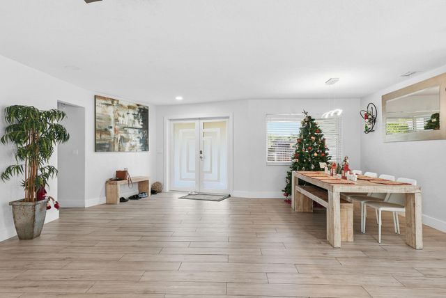 5450 SW 18th St, Plantation, FL 33317