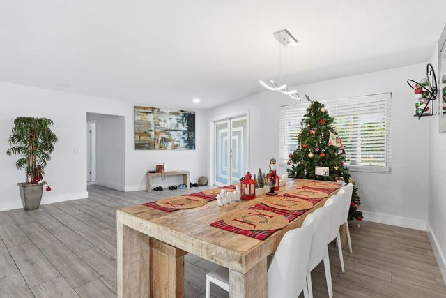 5450 SW 18th St, Plantation, FL 33317