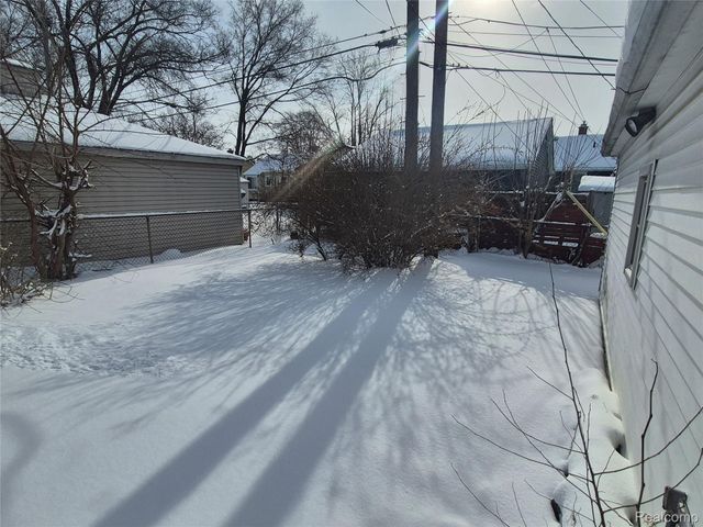 1689 Gregory Avenue, Lincoln Park, MI 48146