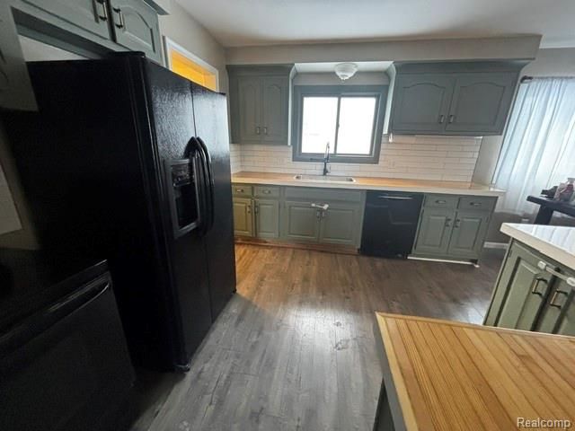 1689 Gregory Avenue, Lincoln Park, MI 48146