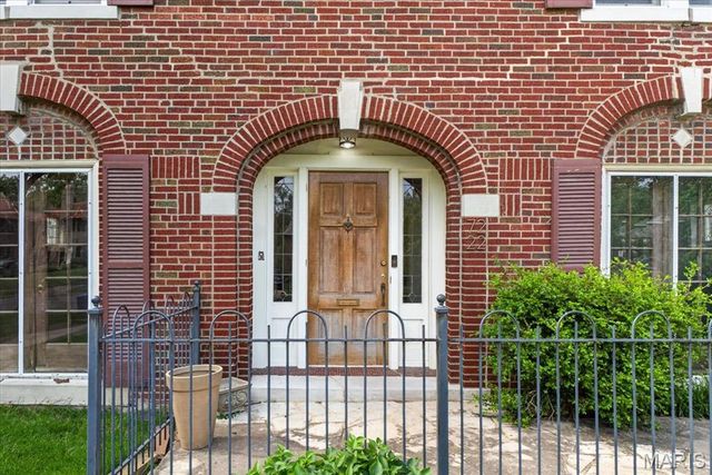 7222 Maryland Avenue, St Louis, MO 63130