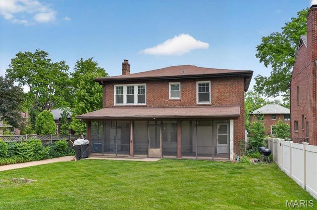 7222 Maryland Avenue, St Louis, MO 63130