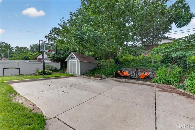 7222 Maryland Avenue, St Louis, MO 63130