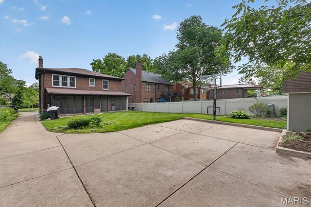 7222 Maryland Avenue, St Louis, MO 63130