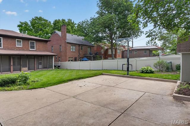 7222 Maryland Avenue, St Louis, MO 63130
