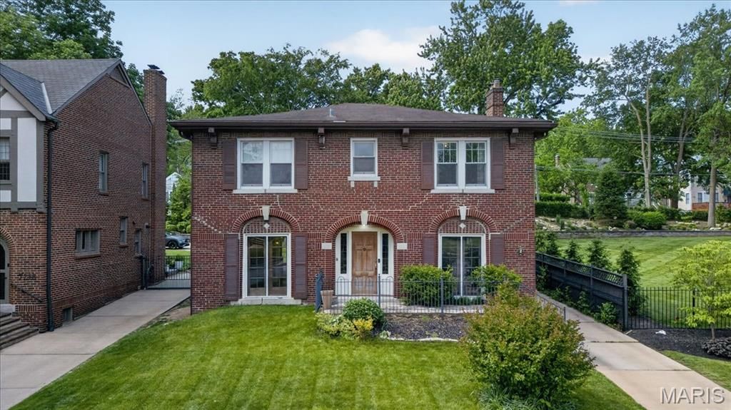7222 Maryland Avenue, St Louis, MO 63130