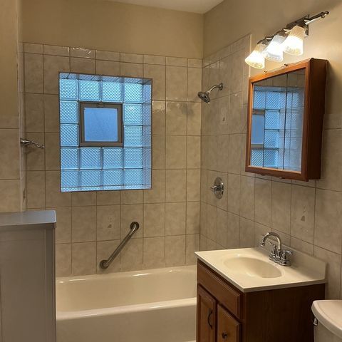 6730 S Ridgeland Avenue 1, Chicago, IL 60649
