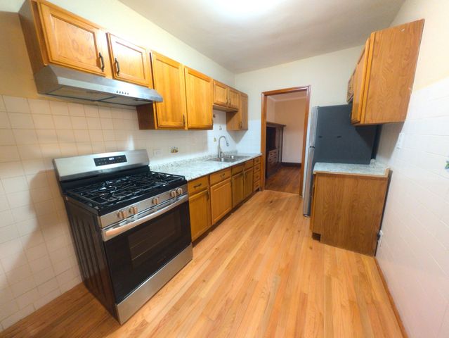 6730 S Ridgeland Avenue 1, Chicago, IL 60649