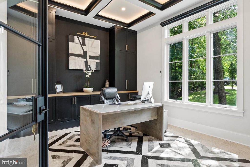 Image 16 of property listing at 825 WHANN AVE, Mclean, VA 22101