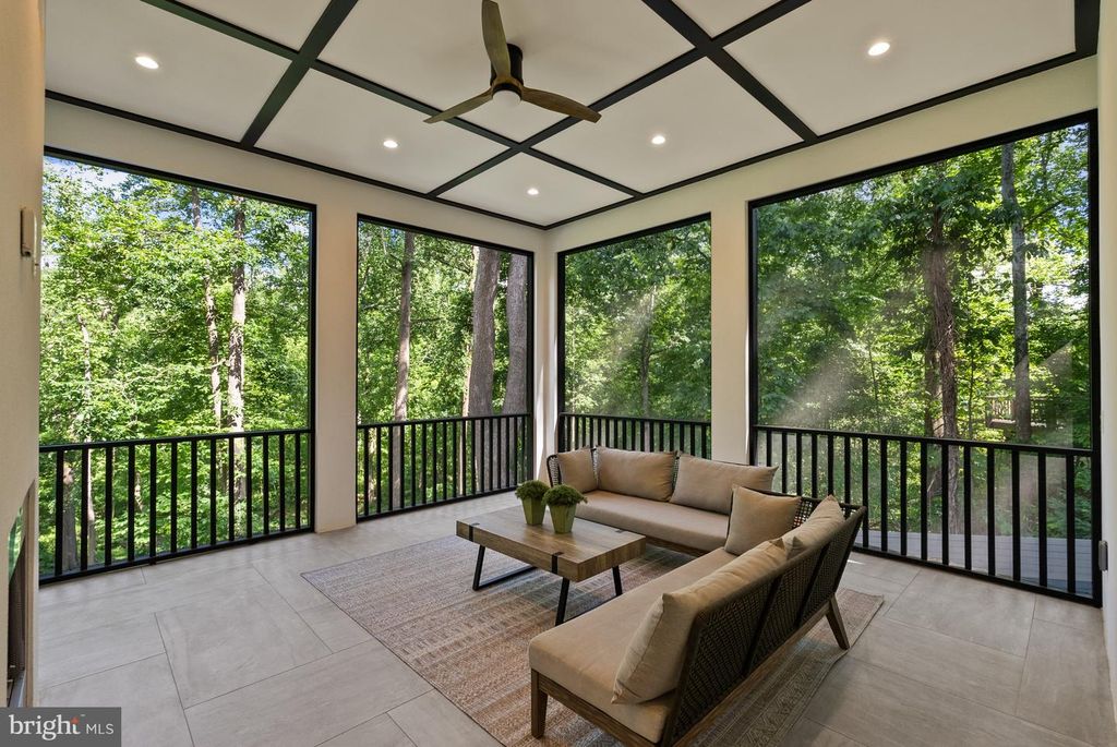 Image 18 of property listing at 825 WHANN AVE, Mclean, VA 22101