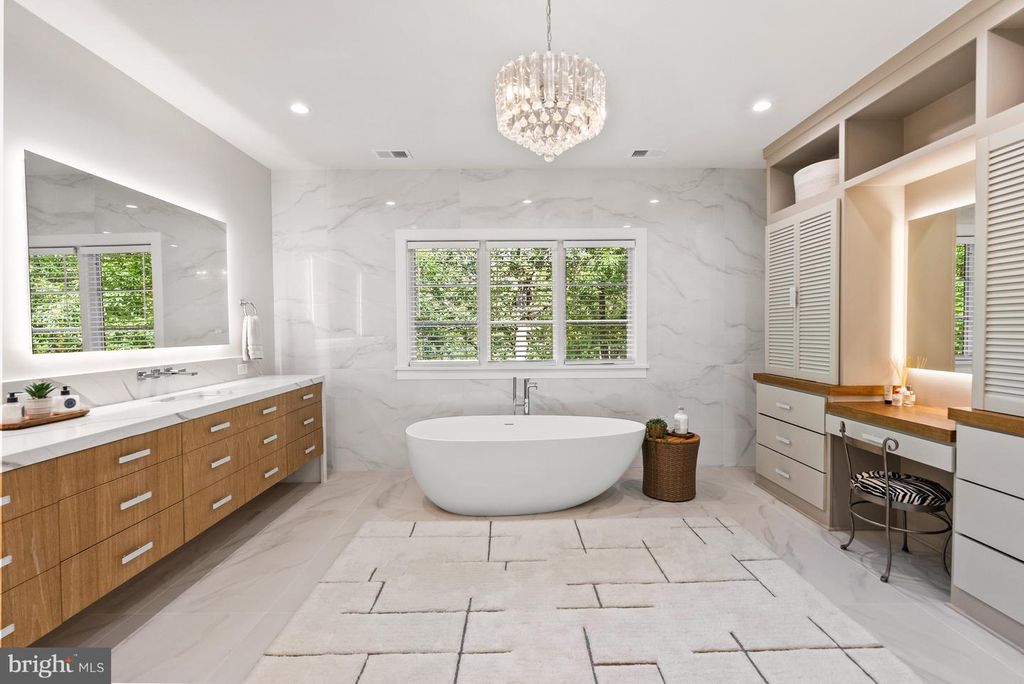 Image 23 of property listing at 825 WHANN AVE, Mclean, VA 22101