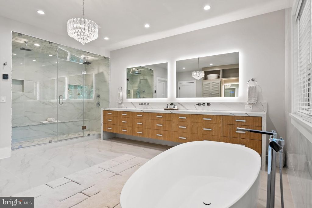 Image 24 of property listing at 825 WHANN AVE, Mclean, VA 22101