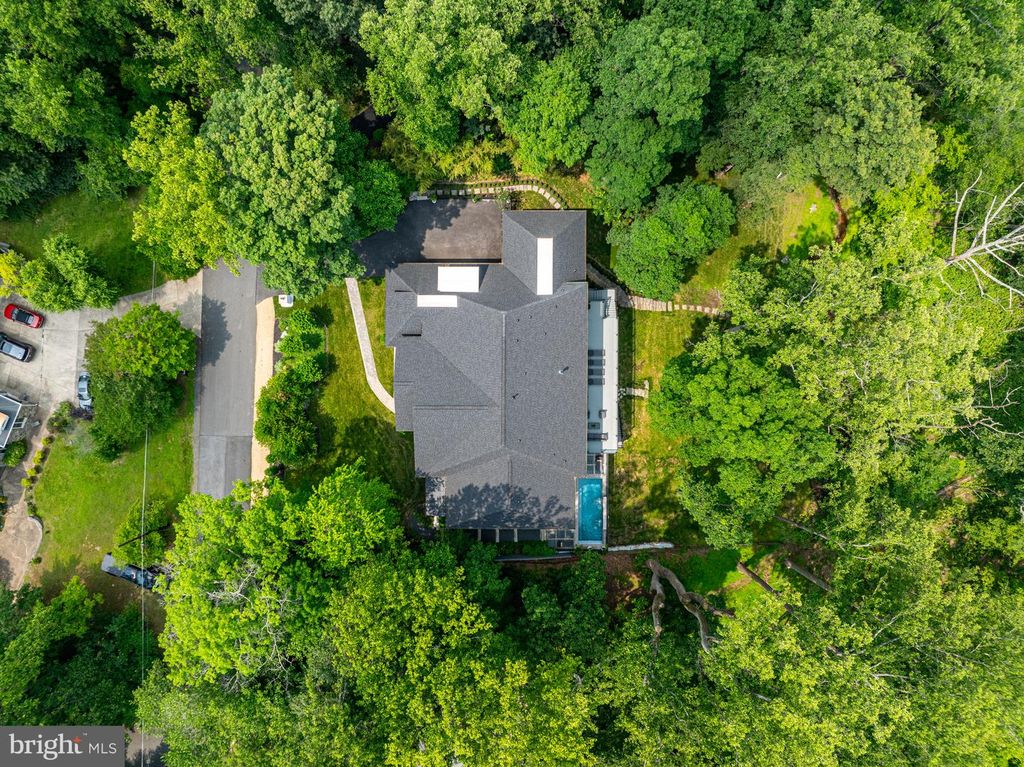 Image 48 of property listing at 825 WHANN AVE, Mclean, VA 22101