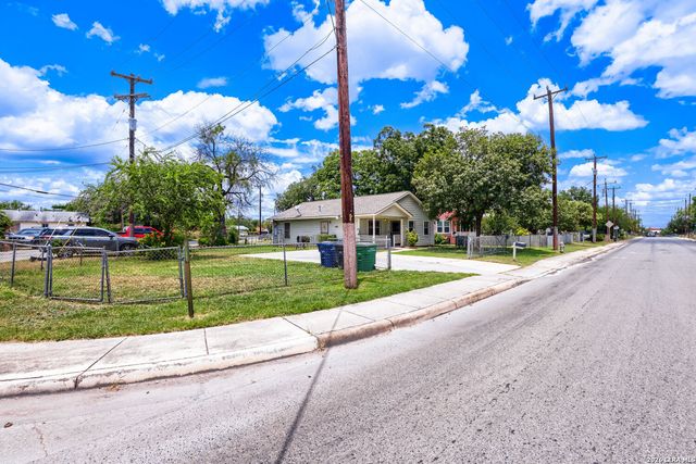 623 CLARK AVE, San Antonio, TX 78210