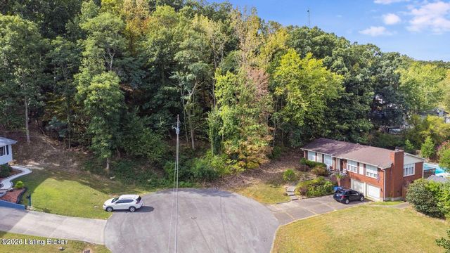 7406 Chant Ct, Louisville, KY 40214