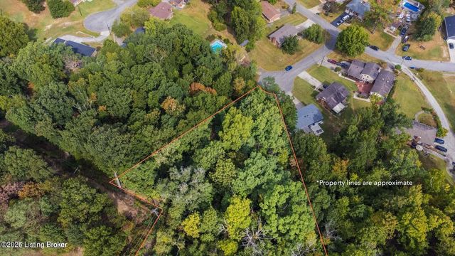 7406 Chant Ct, Louisville, KY 40214