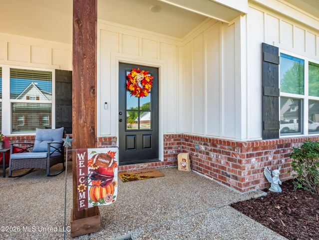 6099 Hickory Point Drive, Walls, MS 38680