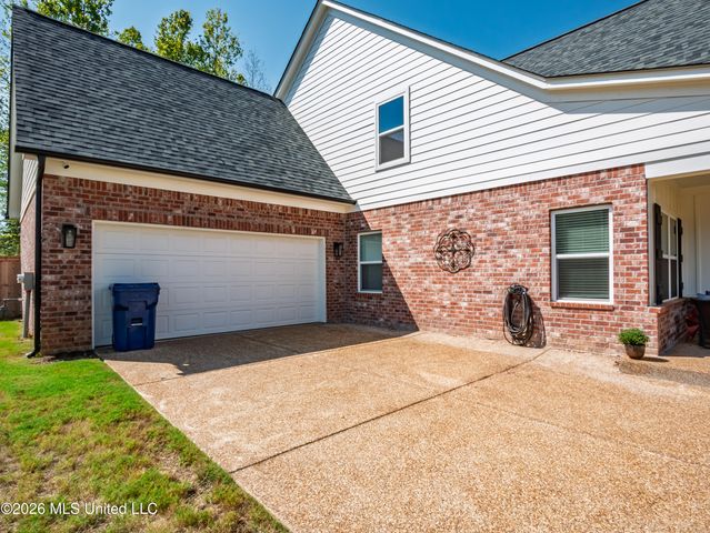 6099 Hickory Point Drive, Walls, MS 38680