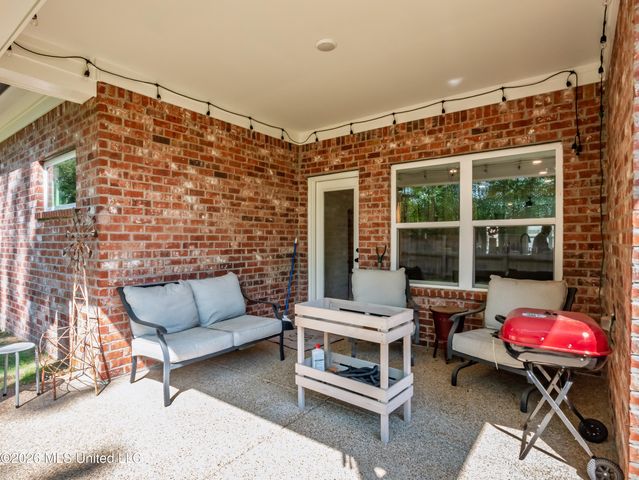 6099 Hickory Point Drive, Walls, MS 38680
