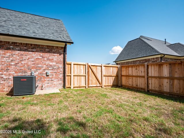 6099 Hickory Point Drive, Walls, MS 38680