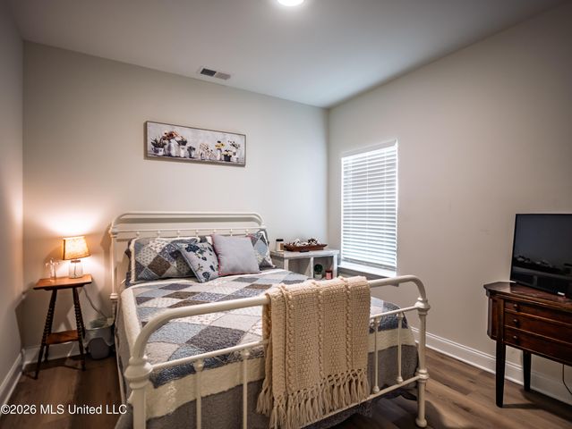 6099 Hickory Point Drive, Walls, MS 38680