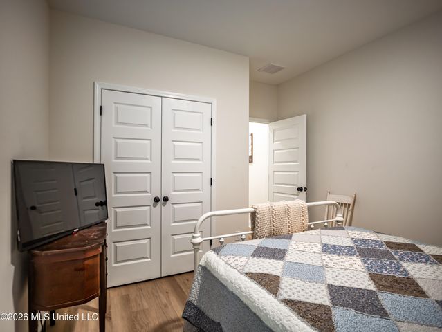 6099 Hickory Point Drive, Walls, MS 38680