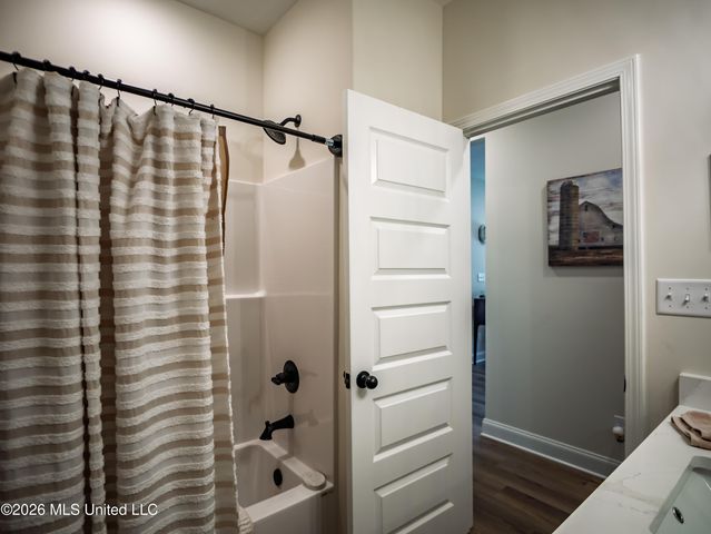 6099 Hickory Point Drive, Walls, MS 38680