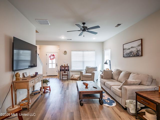 6099 Hickory Point Drive, Walls, MS 38680