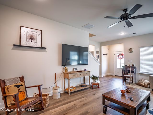 6099 Hickory Point Drive, Walls, MS 38680