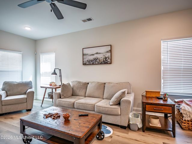 6099 Hickory Point Drive, Walls, MS 38680