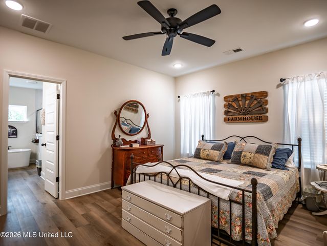 6099 Hickory Point Drive, Walls, MS 38680