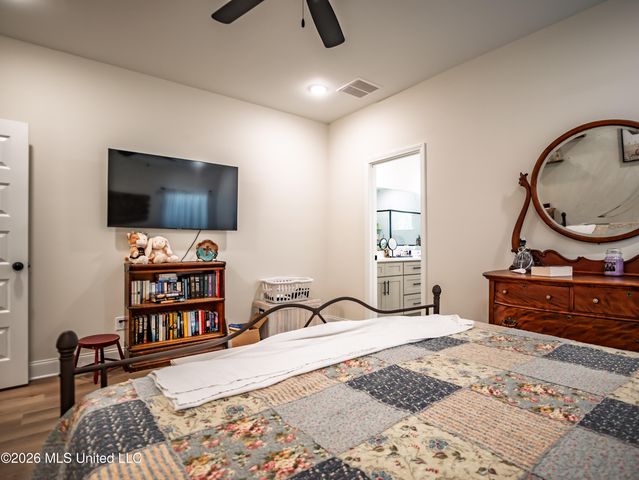 6099 Hickory Point Drive, Walls, MS 38680