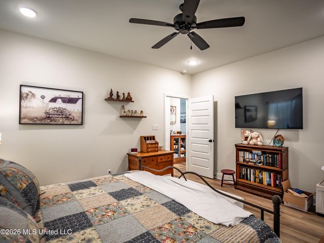 6099 Hickory Point Drive, Walls, MS 38680