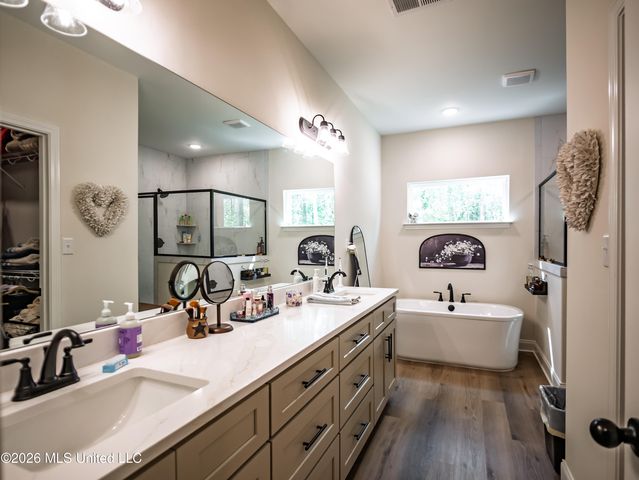 6099 Hickory Point Drive, Walls, MS 38680