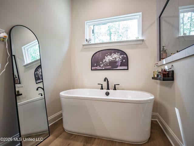 6099 Hickory Point Drive, Walls, MS 38680