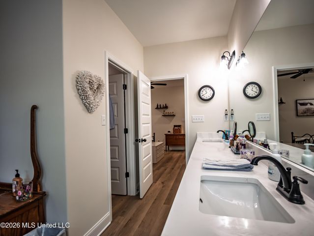 6099 Hickory Point Drive, Walls, MS 38680
