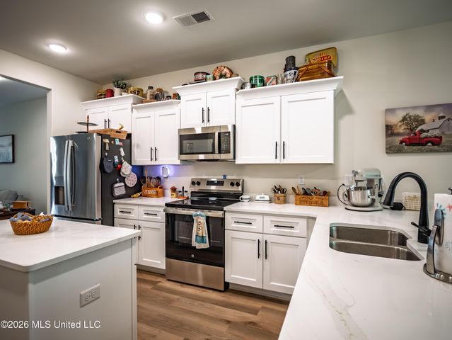 6099 Hickory Point Drive, Walls, MS 38680