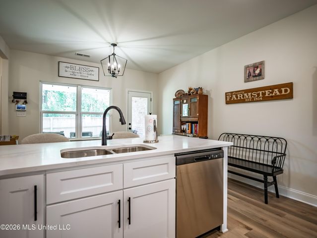 6099 Hickory Point Drive, Walls, MS 38680